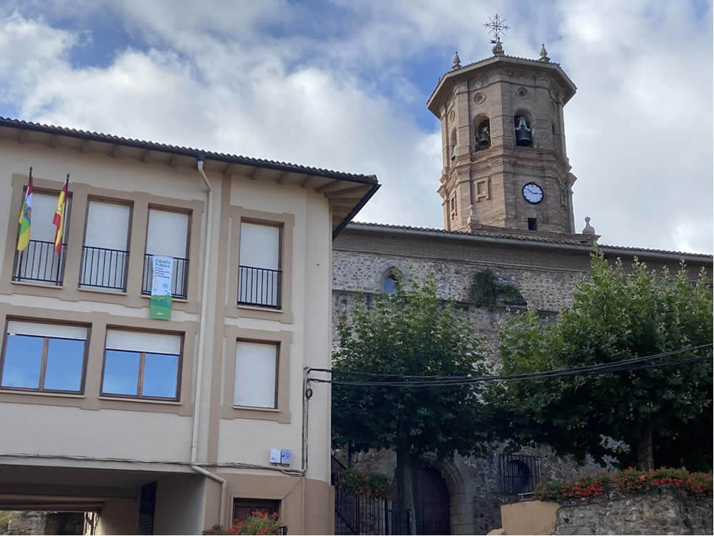 Entrada al Ayuntamiento de Viguera